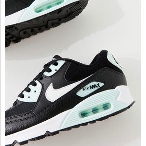 Nike Air Max 90 - women’s 9, mint + black